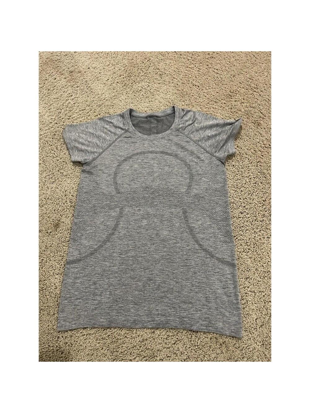 Lululemon Swiftly Tech Short Sleeve 2.0 shirt Short Sleeve Size 10 Grey